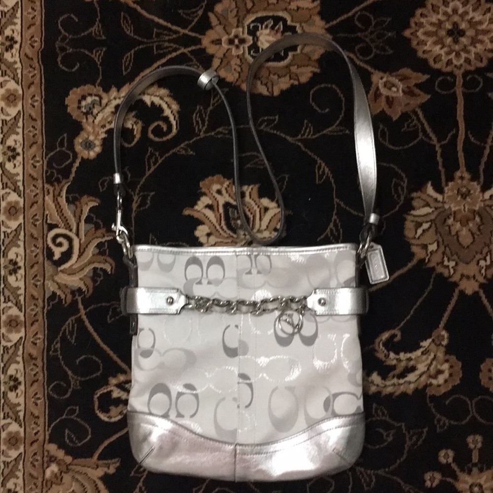 Coach Signature Chain Duffel Criossbody.